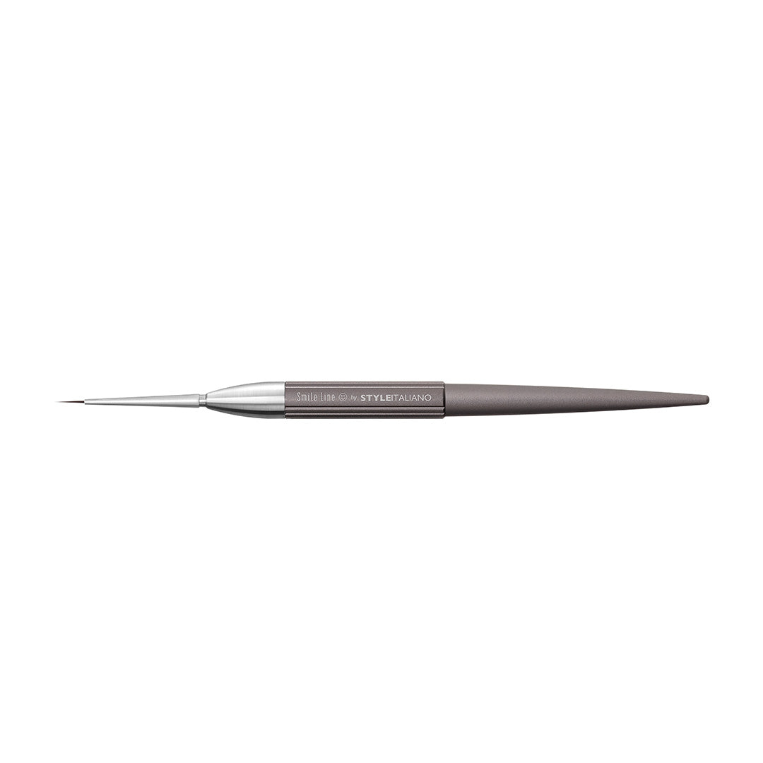 A Smile Line Composite Brush for posteriors. With a small fine #000 brush tip and metal handle.